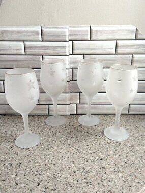 New Set of FOUR Stars Gold Rim Wine Glasses (B)